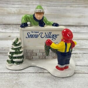 Department 56 Snow Village – Kids Decorating The Village Sign‎  – # 5134-9– NIB